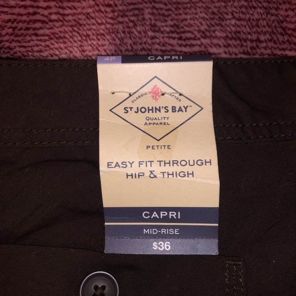 St. John’s Bay Capris - Picture 3 of 3